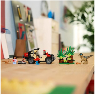 LEGO Jurassic World - Únik před raptorem v terénním autě