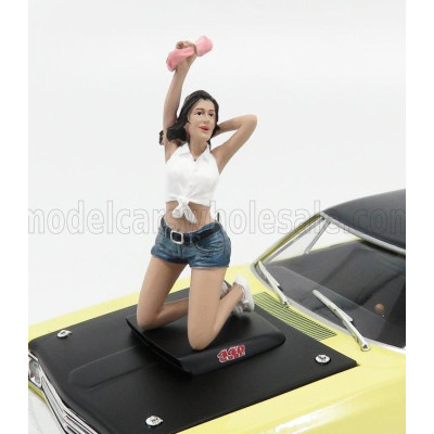 AMERICAN DIORAMA FIGURES DONNA - WOMAN SEATED WEEKEND CAR SHOW - CAR NOT INCLUDED - WHITE BLUE 1/18