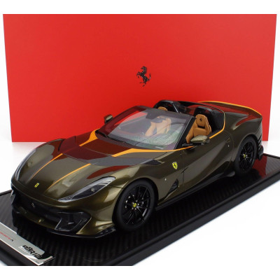 BBR MODELS FERRARI 812 COMPETIZIONE A SPIDER 2022 - CON VETRINA - WITH SHOWCASE - VERDE VOLTERRA - GREEN MET YELLOW 1/12