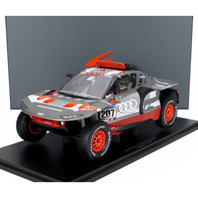 SPARK MODEL AUDI Q E-TRON RS TEAM AUDI SPORT N 207 RALLY DAKAR 2023 CARLOS SAINZ - LUCAS CRUZ - GREY SILVER BLACK 1/18