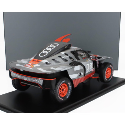 SPARK MODEL AUDI Q E-TRON RS TEAM AUDI SPORT N 207 RALLY DAKAR 2023 CARLOS SAINZ - LUCAS CRUZ - GREY SILVER BLACK 1/18