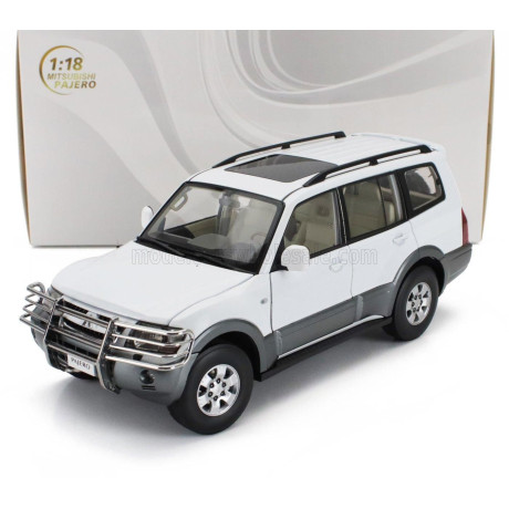 SUN STAR MITSUBISHI PAJERO 3.5L V6 V73 2006 - WHITE GREY 1/18