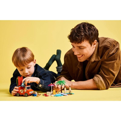 LEGO Bluey - Bluey a rodinný výlet autem na pláž