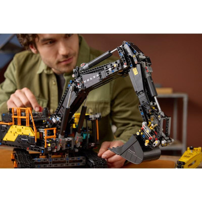 LEGO Technic - Bagr Volvo EC500 Hybrid