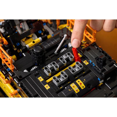 LEGO Technic - Bagr Volvo EC500 Hybrid