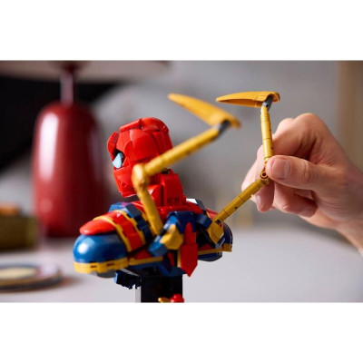 LEGO Marvel - Busta Iron Spider-Mana