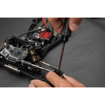 Set 1/4" bitů včetně rukojeti (1.5, 2.0, 2.5mm imbus a 5.5, 7mm nástrčkový)