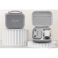 Szürke nejlon tok DJI Mini 4K / Mini 2 SE-hez – Stílusos, szürke tok tartós nejlonból, megbízható védelmet nyújt a DJI Mini 4K és Mini 2 SE kameráknak. A kompakt és könnyű kialakítás könnyű hordozhatóságot tesz lehetővé, míg a belső elrendezés a drón és a tartozékok biztonságos tárolását biztosítja. Súly: 400 g. Méret: 25x19x8cm