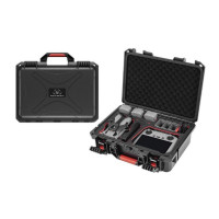 A DJI Mini 5 Pro és a DJI RC 2 vagy RC-N3 vezérlők közötti csatlakozáshoz készült, IP67 tanúsítvánnyal rendelkező, tartós, vízálló tok megbízható védelmet nyújt a víz, por és ütések ellen. Masszív ABS és EVA anyagokból készült, súlya 1730 g, méretei pedig 370 × 280 × 130 mm. A belső tér precízen kialakított a drón és a tartozékok biztonságos tárolása érdekében. A bőrönd vállpánttal van felszerelve a kényelmes hordozás érdekében. Ideális a drón biztonságos szállításához nehéz körülmények között.