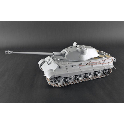 Trombitás Pz.Kpfw.VI Sd.Kfz.182 Tiger II (Porsche korai gyártású jármű) 1/16