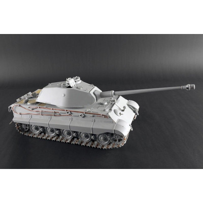 Trombitás Pz.Kpfw.VI Sd.Kfz.182 Tiger II (Porsche korai gyártású jármű) 1/16