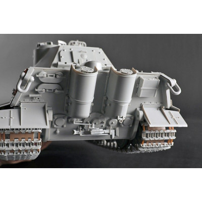 Trombitás Pz.Kpfw.VI Sd.Kfz.182 Tiger II (Porsche korai gyártású jármű) 1/16