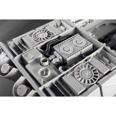 Trombitás Pz.Kpfw.VI Sd.Kfz.182 Tiger II (Porsche korai gyártású jármű) 1/16