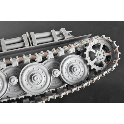 Trombitás Pz.Kpfw.VI Sd.Kfz.182 Tiger II (Porsche korai gyártású jármű) 1/16