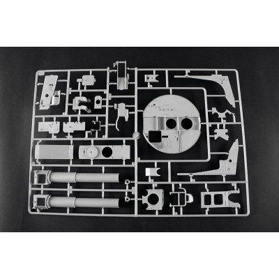 Trombitás Pz.Kpfw.VI Sd.Kfz.182 Tiger II (Porsche korai gyártású jármű) 1/16