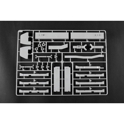Trombitás Pz.Kpfw.VI Sd.Kfz.182 Tiger II (Porsche korai gyártású jármű) 1/16