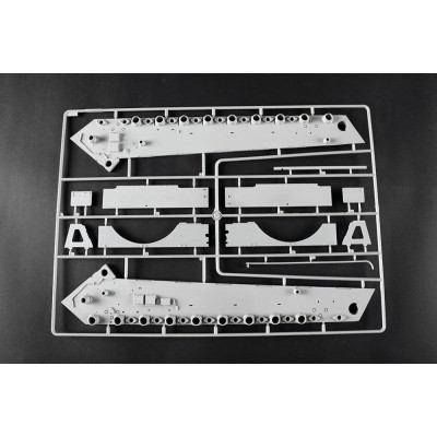 Trombitás Pz.Kpfw.VI Sd.Kfz.182 Tiger II (Porsche korai gyártású jármű) 1/16