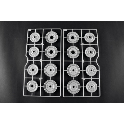 Trombitás Pz.Kpfw.VI Sd.Kfz.182 Tiger II (Porsche korai gyártású jármű) 1/16