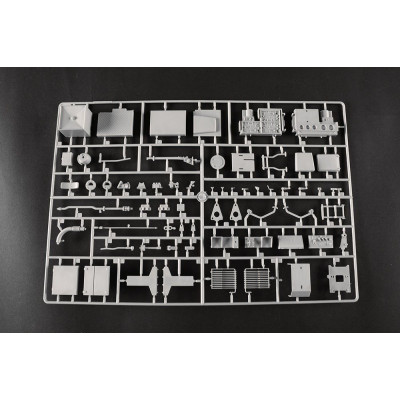 Trombitás Pz.Kpfw.VI Sd.Kfz.182 Tiger II (Porsche korai gyártású jármű) 1/16