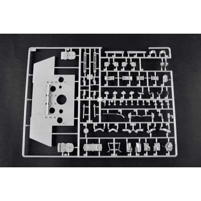 Trombitás Pz.Kpfw.VI Sd.Kfz.182 Tiger II (Porsche korai gyártású jármű) 1/16