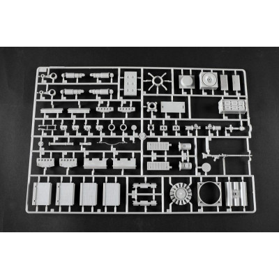 Trombitás Pz.Kpfw.VI Sd.Kfz.182 Tiger II (Porsche korai gyártású jármű) 1/16