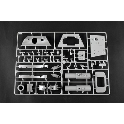 Trombitás Pz.Kpfw.VI Sd.Kfz.182 Tiger II (Porsche korai gyártású jármű) 1/16