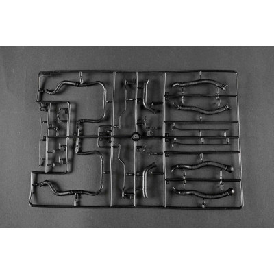 Trombitás Pz.Kpfw.VI Sd.Kfz.182 Tiger II (Porsche korai gyártású jármű) 1/16