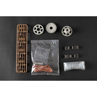 Trombitás Pz.Kpfw.VI Sd.Kfz.182 Tiger II (Porsche korai gyártású jármű) 1/16