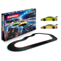 A forradalmi versenypálya 16 játékos részvételével zajló versenyzést, intelligens vezérlést és hatalmas területen történő terepvezetést kínál.