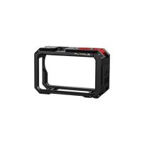 A DJI Osmo Action 6 CNC védőkerete fekete színben egy robusztus védőkeret, amely a kamera maximális védelmét szolgálja. Tömör alumíniumötvözetből készült, amely nagyfokú ellenállást biztosít az ütésekkel és karcolásokkal szemben. Súlya 73,3 g, kompakt méretei (8,5 × 5,6 × 3,3 cm) pedig lehetővé teszik a könnyű használatot különféle tartozékokkal. A kialakítás biztonságos illeszkedést, javítja a kamera hűtését, és ugyanakkor hozzáférést biztosít az összes vezérlőelemhez. Nagyszerű választás sport-, kültéri és professzionális filmezéshez, ahol fokozott felszerelésvédelemre van szükség.