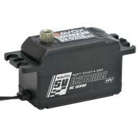 Digitális, alacsony profilú szervo DC (egyenáramú) motorral és fém fogaskerekekkel, 2x golyóscsapággyal, 6,5/8,0 kg 6,0/7,4 V-on és 0,13/0,11 s 6,0/7,4 V-on, tömeg 36 g, méretek 40,8 x 20,2 x 27,75 mm. Üzemi feszültség 6,0 - 7,4 V.