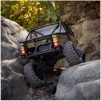 Axial SCX10 III Toyota SR5 1987 1:10 4WD RTR pískový