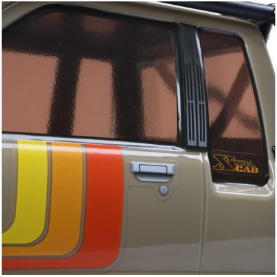 Axial SCX10 III Toyota SR5 1987 1:10 4WD RTR červený