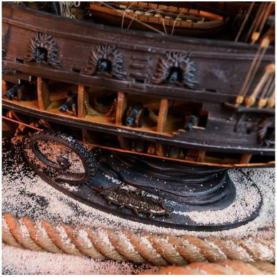 OCCRE Stojan na loď Létající Holanďan