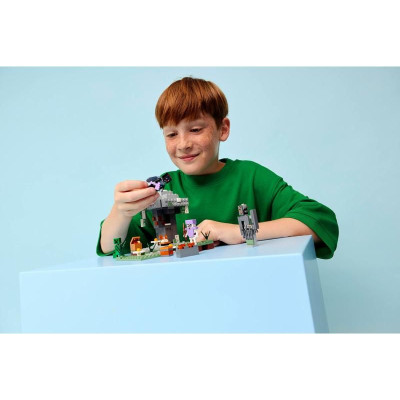 LEGO Minecraft - Bledá zahrada