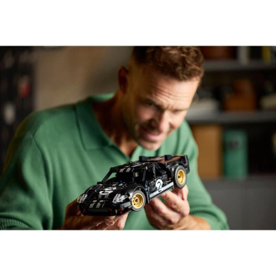 LEGO Technic - Závodní auto 1966 Ford GT40 MKII