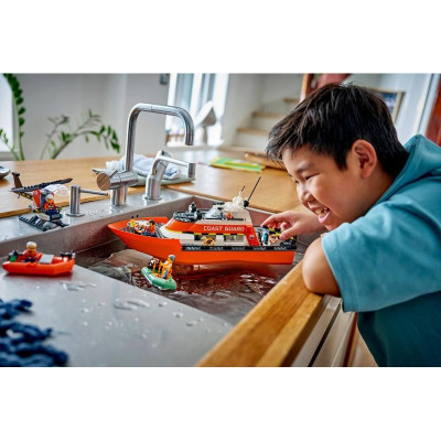 LEGO City - Záchranný člun pobřežní hlídky a vrtulník