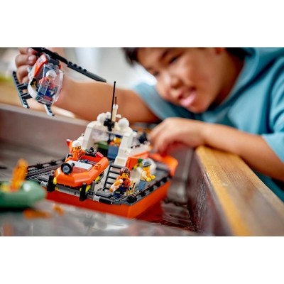 LEGO City - Záchranný člun pobřežní hlídky a vrtulník