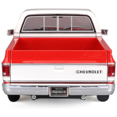Maisto Chevrolet C10 Cheyenne Super 1:18 1974 červeno-bílá