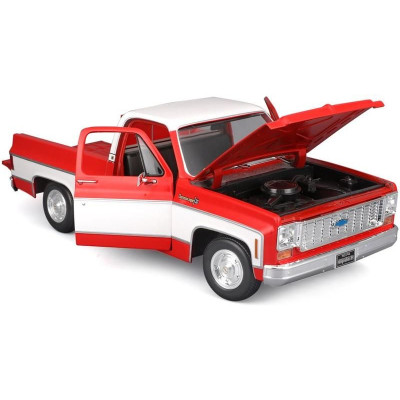 Maisto Chevrolet C10 Cheyenne Super 1:18 1974 červeno-bílá