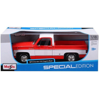 Maisto Chevrolet C10 Cheyenne Super 1:18 1974 červeno-bílá