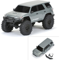 Pro-Line karosszéria szürke színben, összeszerelt Toyota 4Runner 2023-as modellhez, Axial SCX24 RC autómodellekhez 1:24 méretarányban, tengelytáv 132 mm, hosszúság 211 mm, szélesség 84 mm. Tartós műanyagból készült. Modell alkatrészeket és LED világítást tartalmaz.