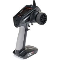 Spektrum DXC+ kormánykerékre szerelhető 12 csatornás adó kettős DSMR+ és SLT protokollal, valamint Spektrum Smart technológia támogatással. 20 modell memóriája, nagyméretű LCD kijelző, intuitív vezérlés, széleskörű beállítási lehetőségek.