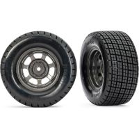 Komplett kerekek (2WD elöl), Traxxas Slash Mudboss RC autóhoz. Ovális, grafitszürke, dirt tárcsa, 2.2/3.0", ragasztott Hoosier gumival és habszivacs betéttel. 12 mm-es hatszögletű meghajtó.
