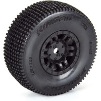 Komplett Pro-Line kerekek 1:16 Mojave GROM RC autó modellekhez. Méret ⌀64x26mm. A Split Six tárcsafék fekete. King Pin gumik, M2 (közepes) keménységű gumik. A hajtókar 12 mm-es hatszögletű.