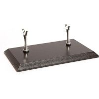 OCCRE állvány az America yacht nem úszó modelljéhez - Americas Cup 1851 1:75. Elegáns állvány fekete MDF lapból, két keskeny, fényes felületű öntött fém (Zamak) tartóval. Biztonságos állvány, amely illeszkedik a jacht karcsú hajótestéhez. Méretek 240x145x16 mm.