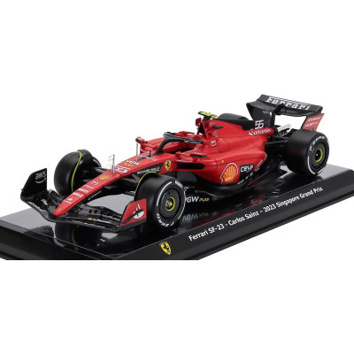 EDICOLA FERRARI F1  SF-23 TEAM SCUDERIA FERRARI N 55 WINNER SINGAPORE GP 2023 CARLOS SAINZ - CON VETRINA - WITH SHOWCASE - RED B