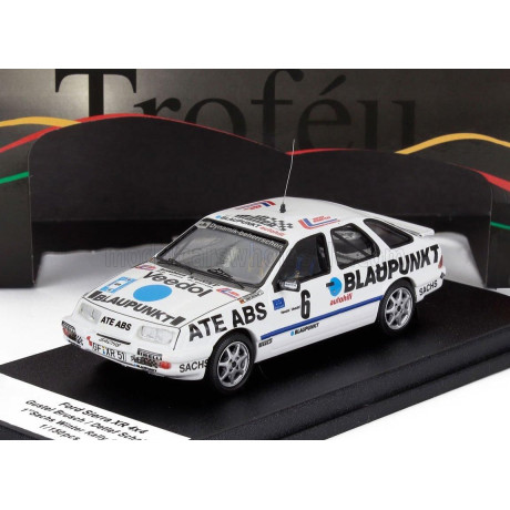 TROFEU FORD ENGLAND SIERRA XR 4x4 N 6 WINNER RALLY INVERNALE SACHS 1986 GUSTEL BRUSCH - DETLEF SCHALLER - WHITE 1/43