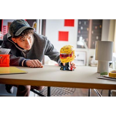 LEGO Editions - Helma Lewis Hamilton ze Scuderia Ferrari HP
