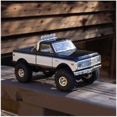 Axial SCX24 Chevrolet C10 1971 1:24 4WD RTR černý